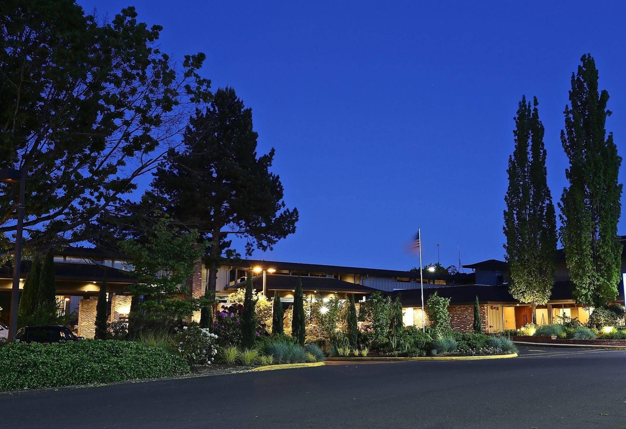 Valley River Inn Eugene Exterior foto